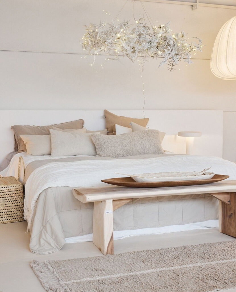 slaapkamer met licht beddengoed