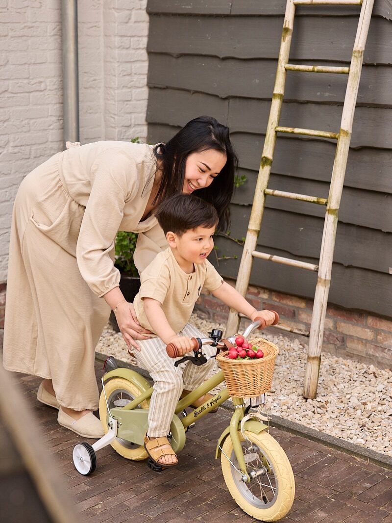 Instagram post from houseofiam_. This post is in position 1.