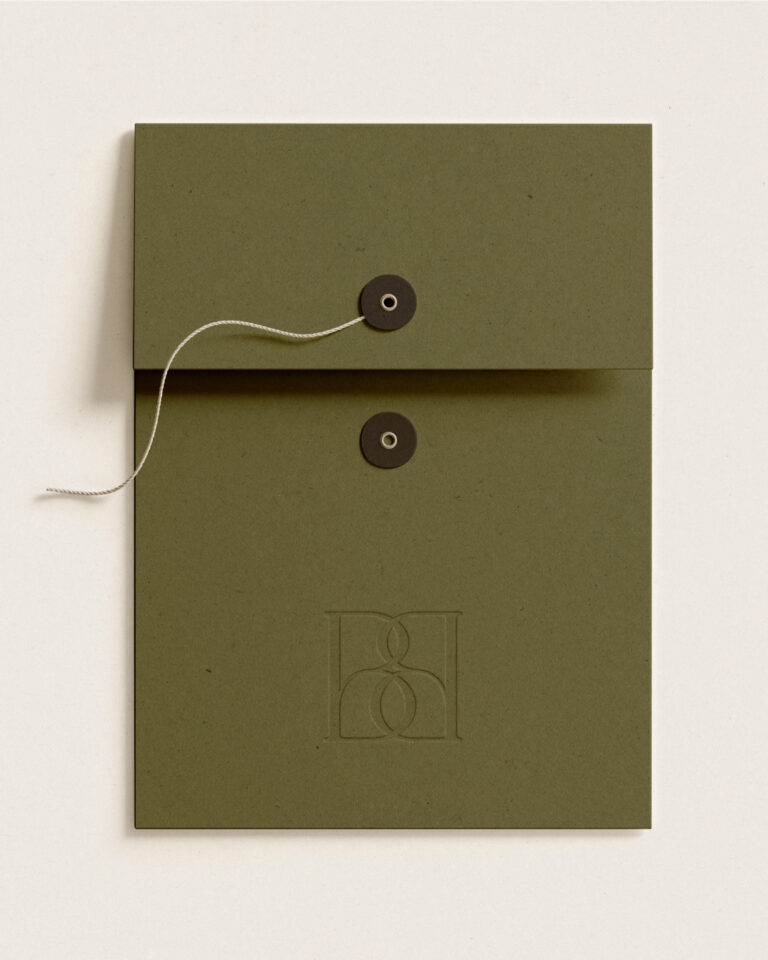 Instagram post from houseofiam_. This post is in position 3.