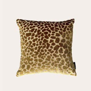 Sierkussen Amelia okergeel – Luxe velours met panterprint