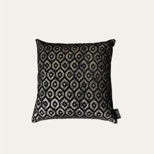 Sierkussen Julia Zwart –