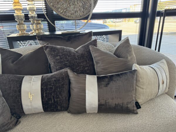 Sierkussen set Joanne bruin – Luxe velours kussens met bies - Afbeelding 2
