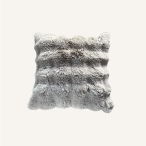 Sierkussen Hilde – super zacht taupe en zandkleur kussen